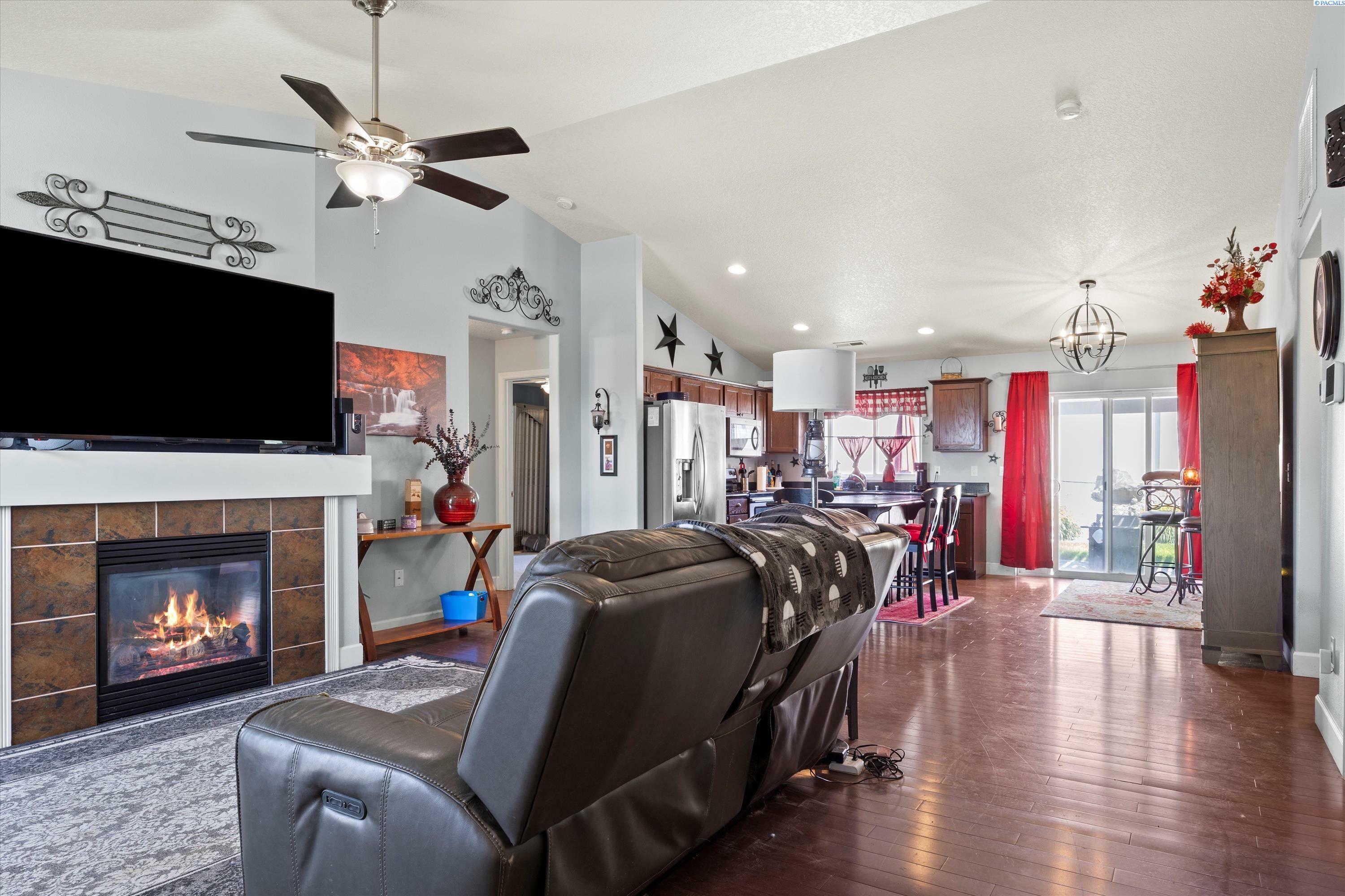 Property Photo: 5809 Thistledown Dr WA 99301