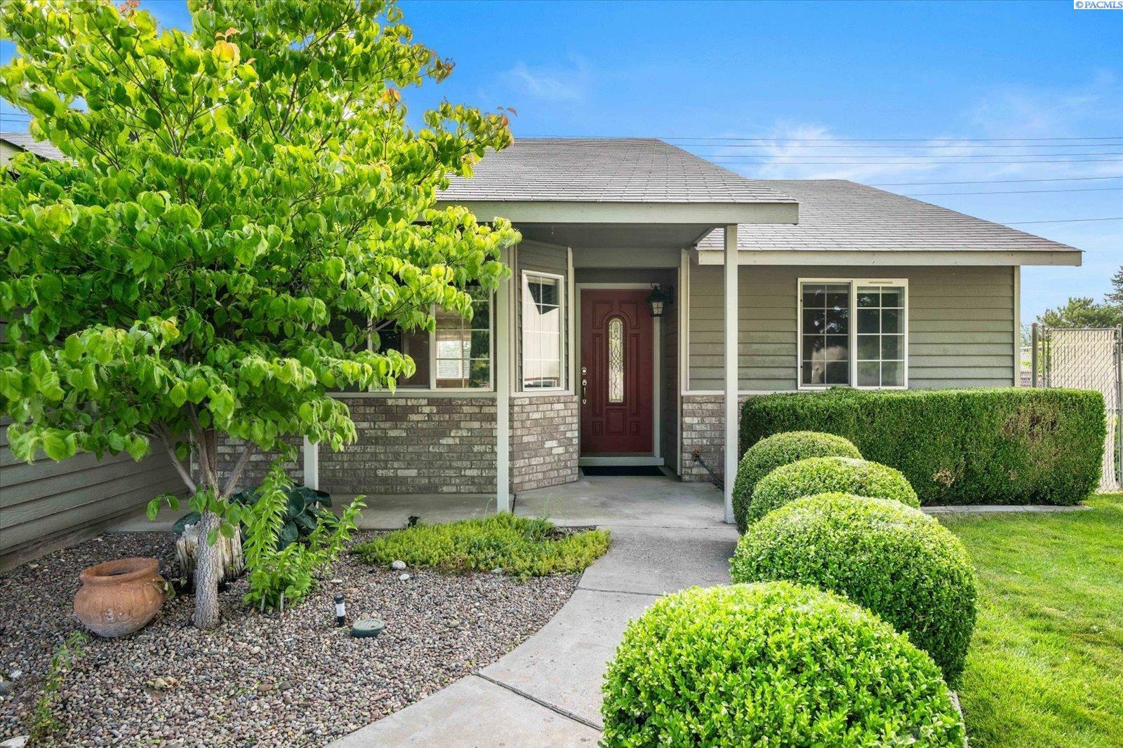 Property Photo: 2704 Iris St WA 99353