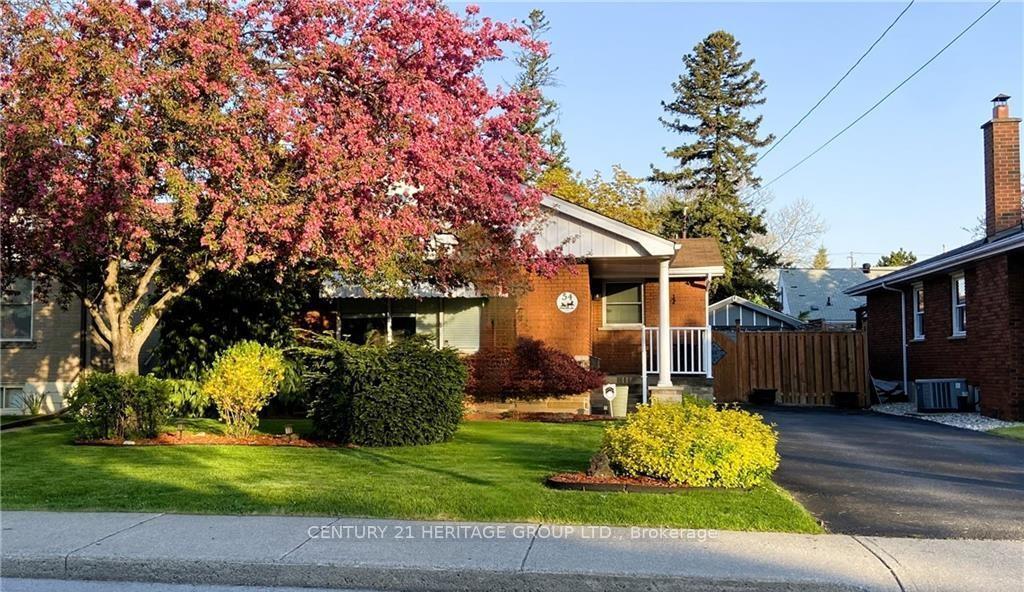 Property Photo: 54 Sherwood Rise ON L8T 1N8