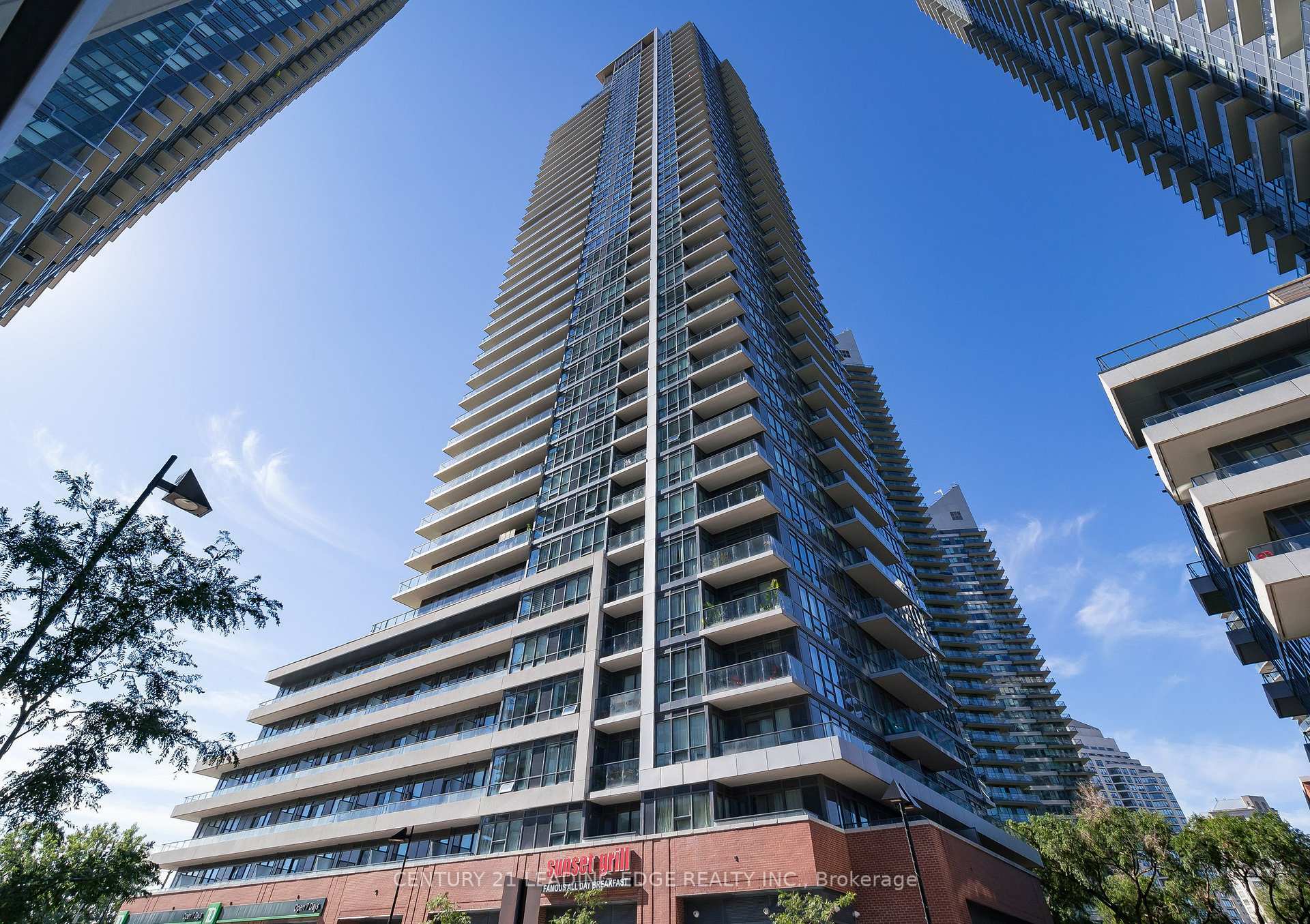 Property Photo: 2212 Lakeshore Boulevard W 811 ON M8V 0C2