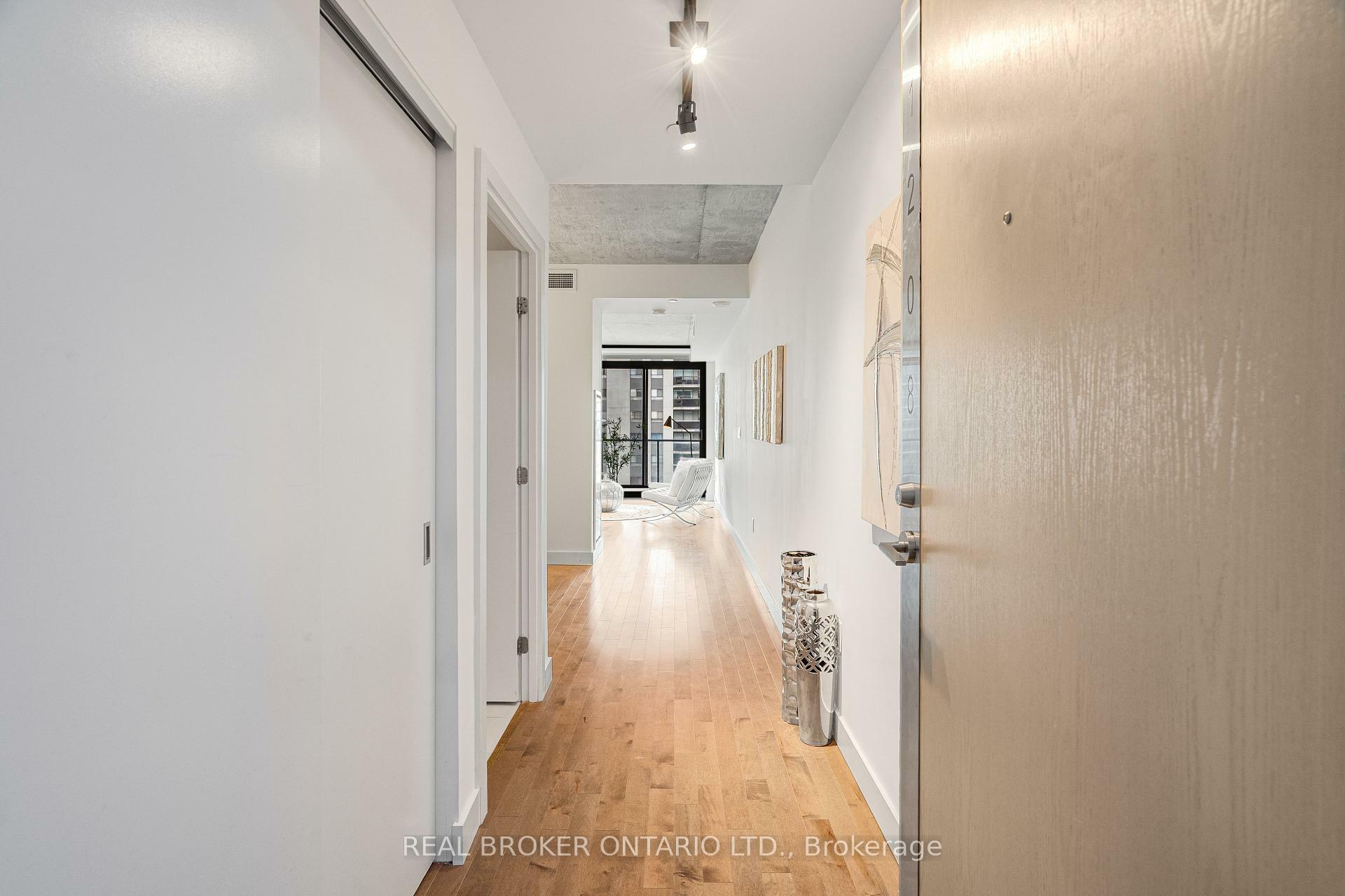 Property Photo: 224 Lyon Street N 1208 ON K1R 0C1