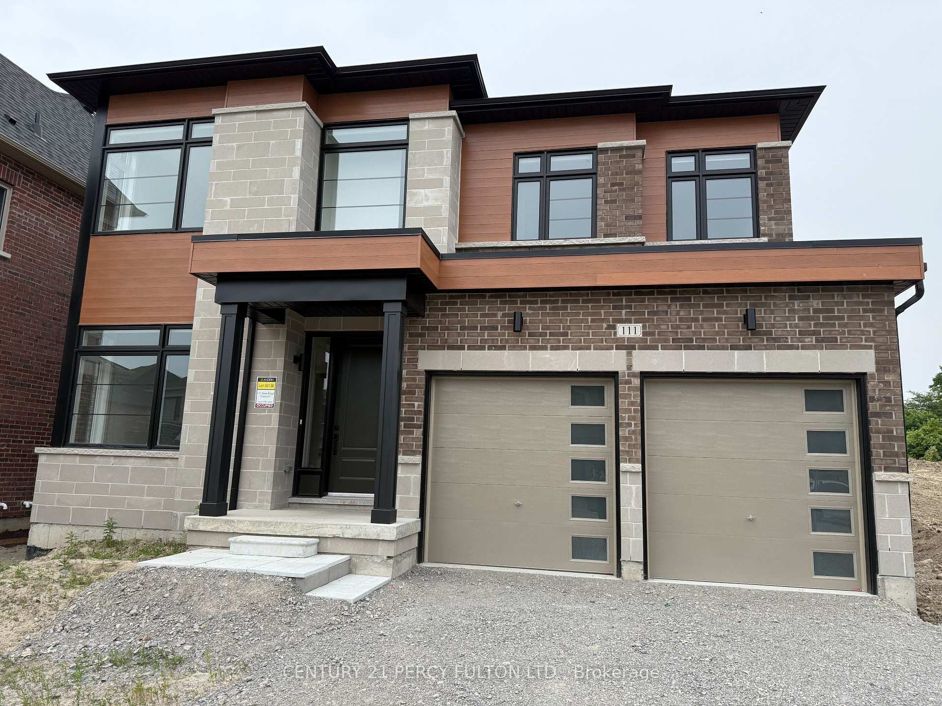 Photo de la propriété: 111 Deer Ridge Crescent ON L1P 0P2
