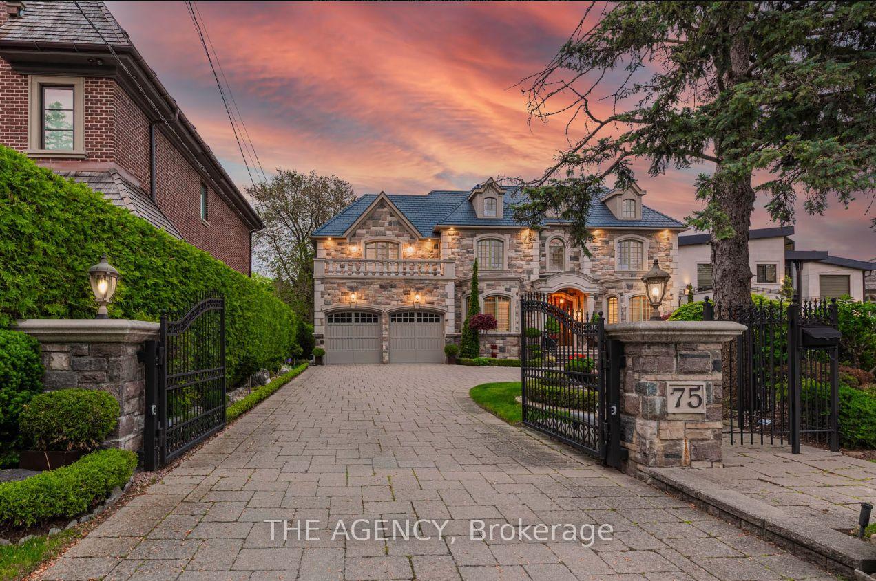 Photo de la propriété: 75 Arjay Crescent ON M2L 1C6