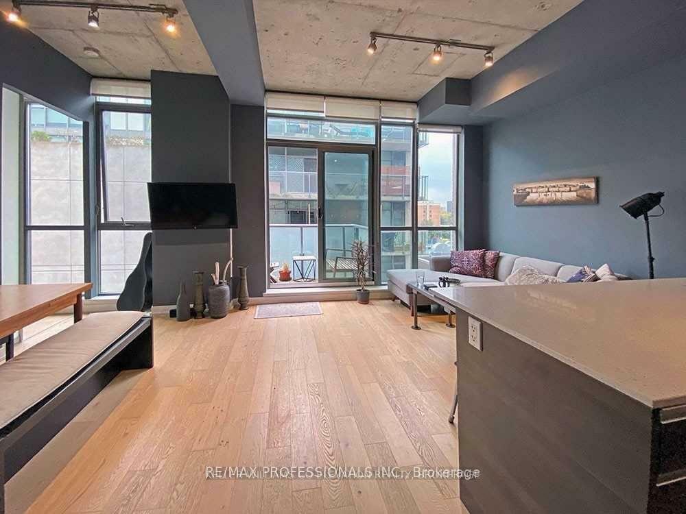 Property Photo: 8 Gladstone Avenue 611 ON M6J 3K6