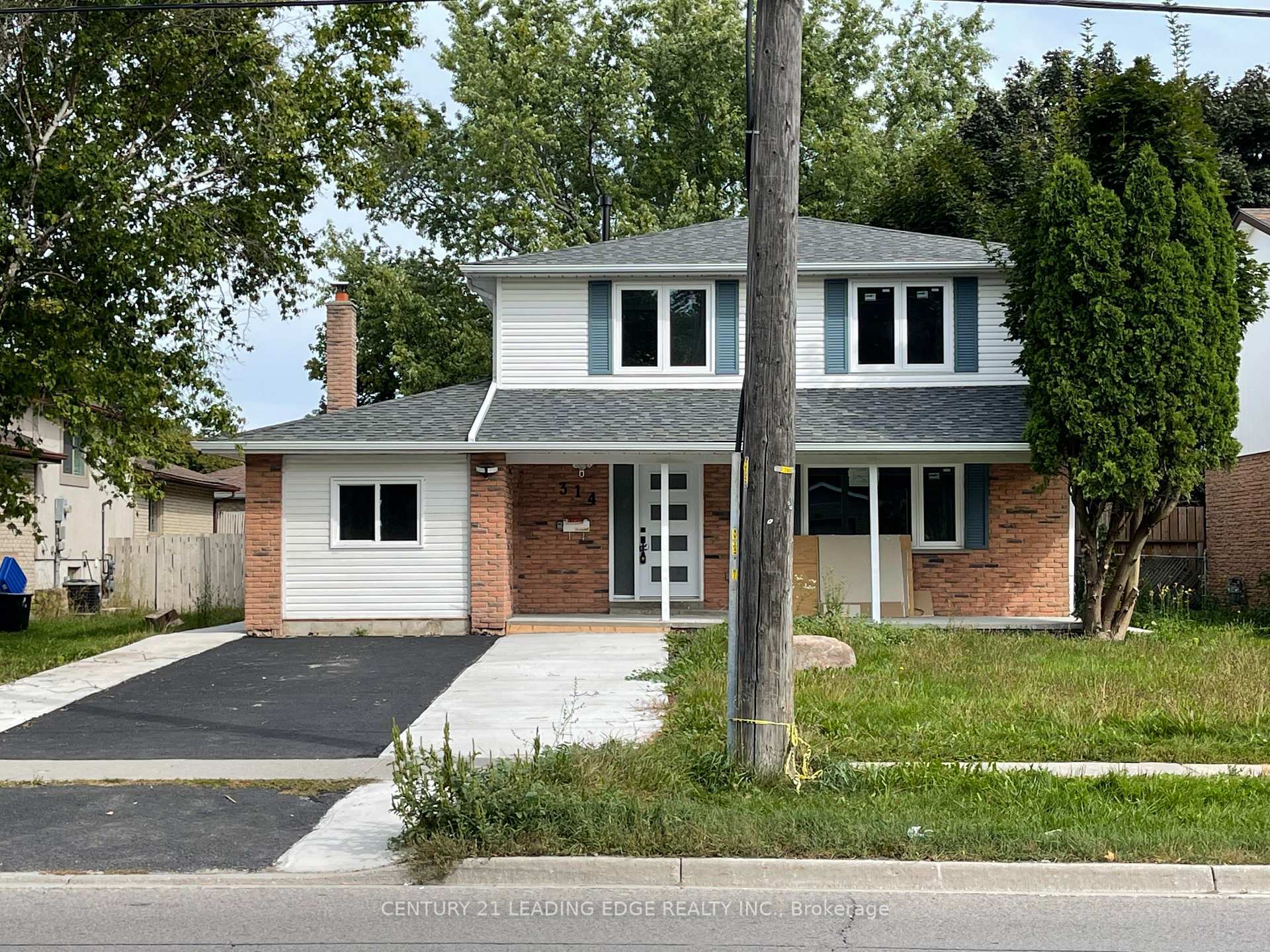 Property Photo: 314 Grove E Street Side ON L4M 5J3