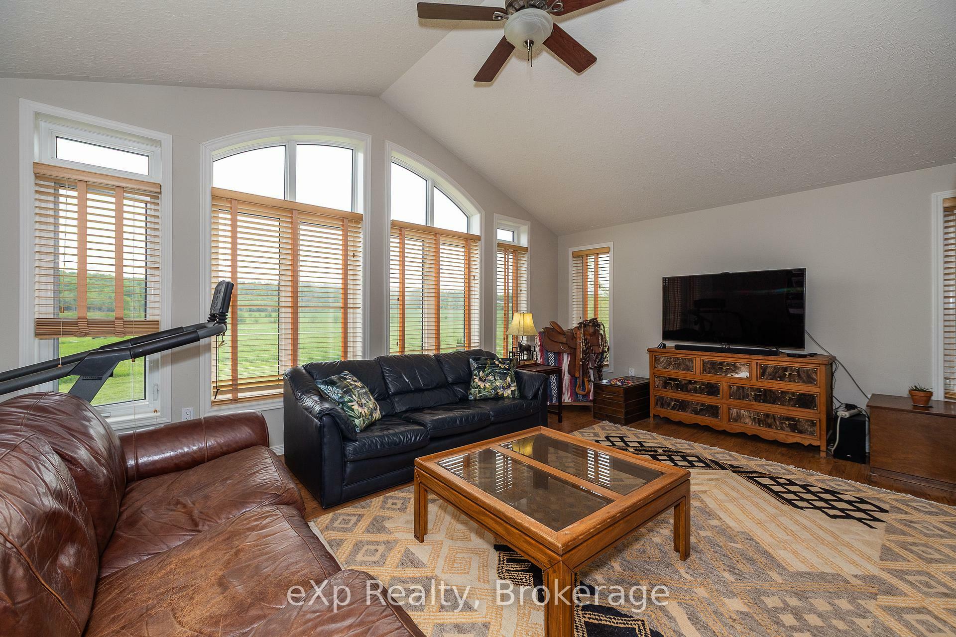 Photo de la propriété: 46304 Old Mail Road ON N4L 1W7