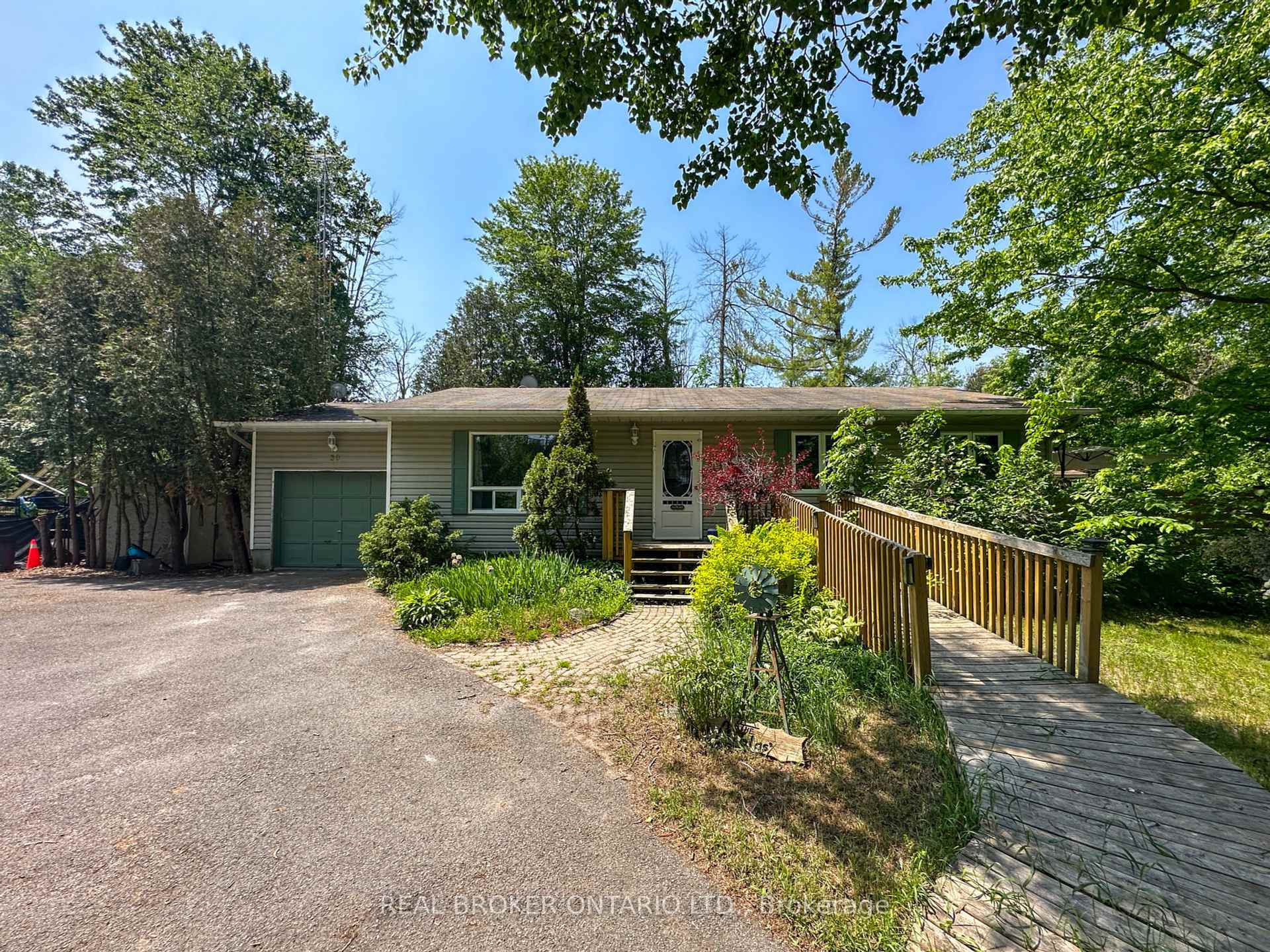 Property Photo: 30 Kingfisher Crescent ON K0G 1J0