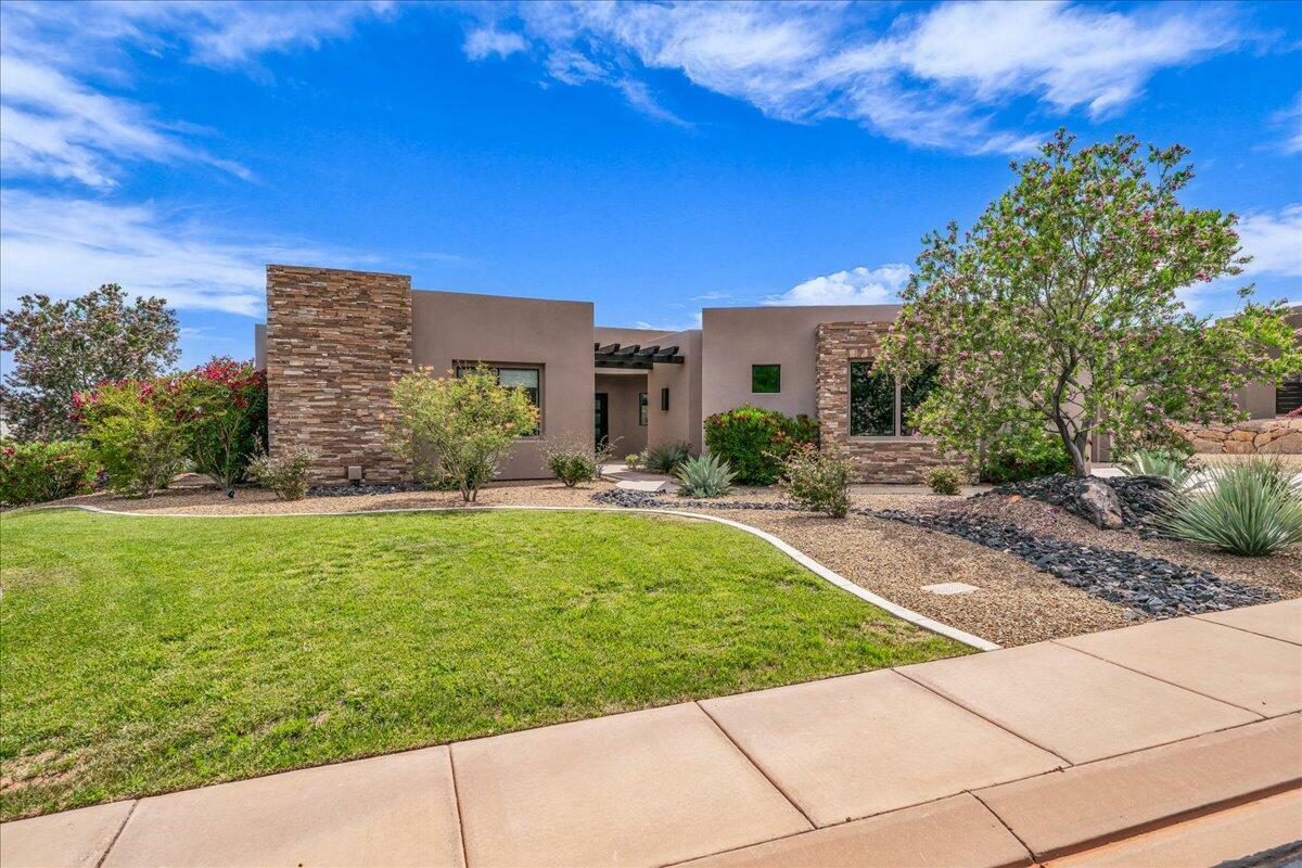 Property Photo: 2197 W Reserve Cir UT 84770