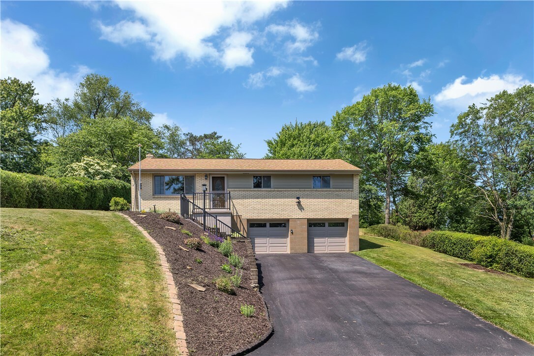 Property Photo: 2931 Kilcairn Ln PA 15101