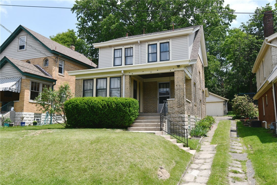 Property Photo: 679 E Shady Dr PA 15228