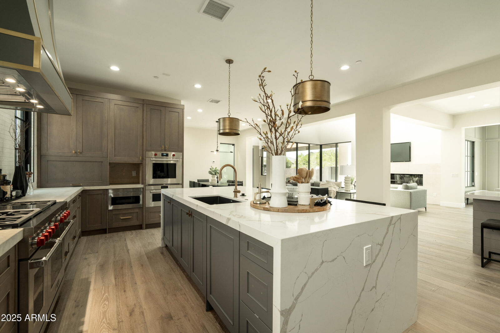 Property Photo: 2315 E Mine Creek Road AZ 85024