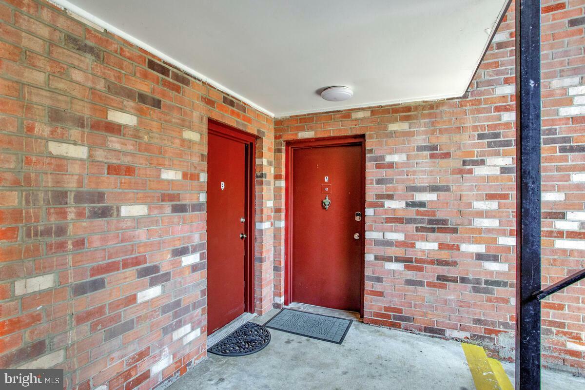 Property Photo:  211 Victor Parkway B  MD 21403 