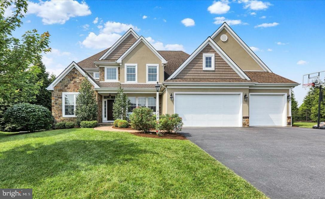 Property Photo: 464 Greenhedge Drive PA 17603