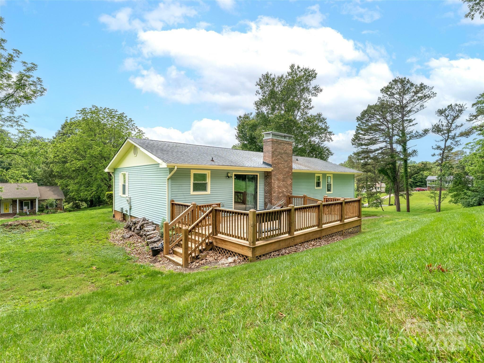 Property Photo: 16 Sun Valley Court NC 28701