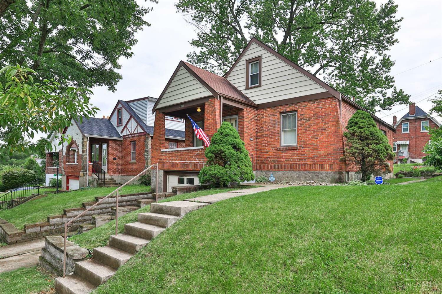 Property Photo: 3933 N Clerose Circle OH 45205