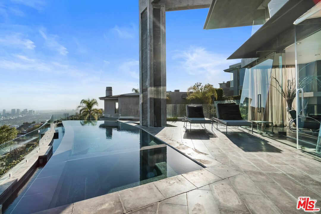 Property Photo: 1742 Viewmont Dr CA 90069