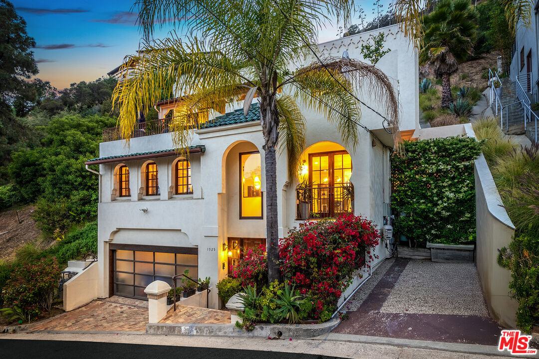 Property Photo:  1925 Curson Pl  CA 90046 