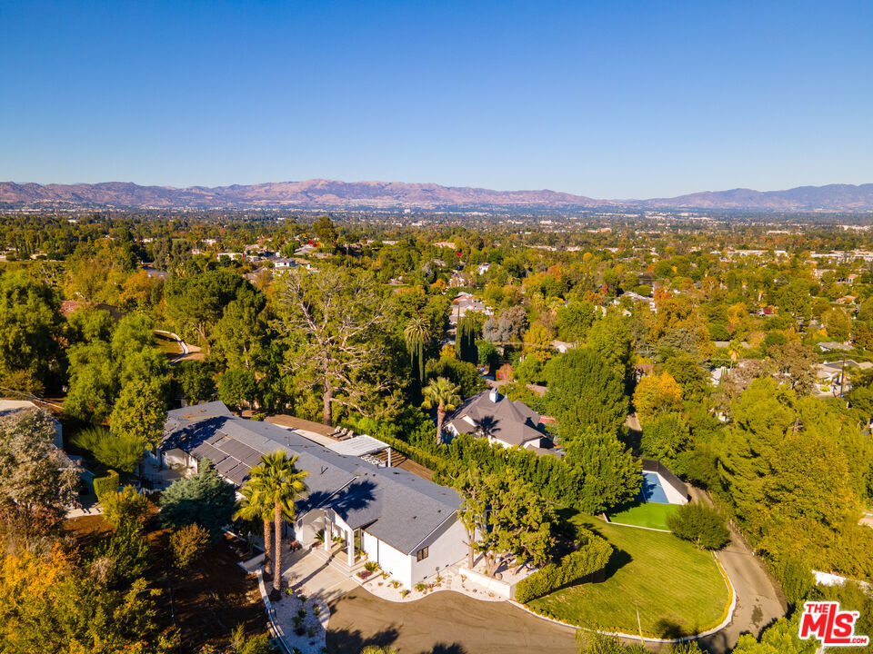 Property Photo:  19536 Wells Dr  CA 91356 