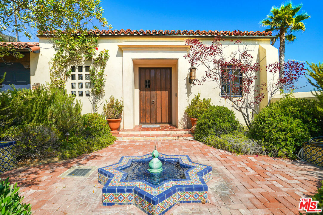Property Photo: 22800 Beckledge Ter CA 90265