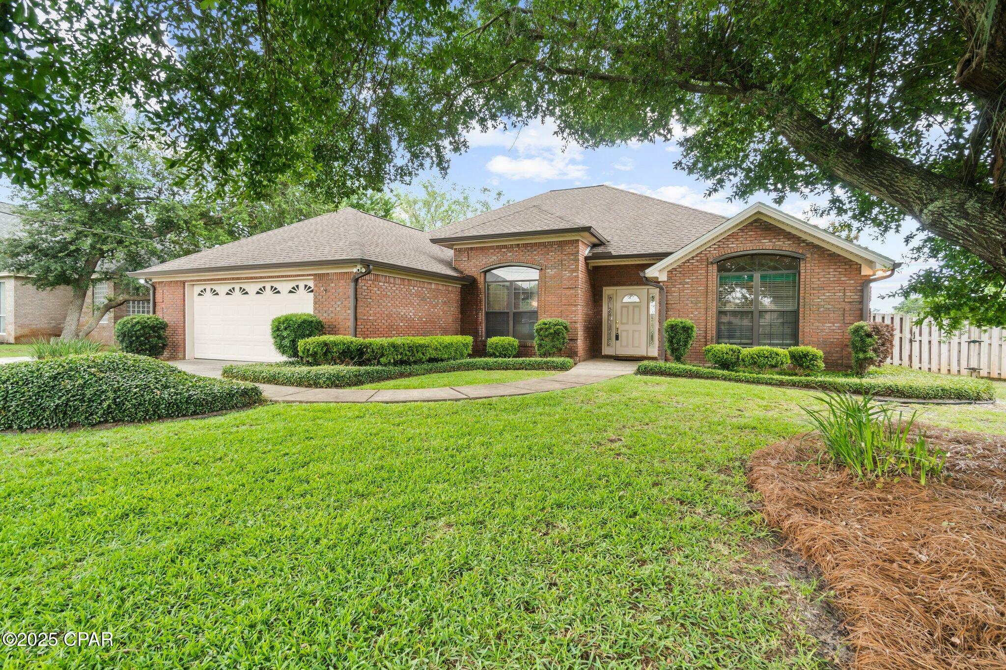 Property Photo: 106 Queens Circle FL 32405