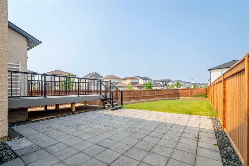 Photo de la propriété: 151 Atlas Crescent MB R2P 2T9