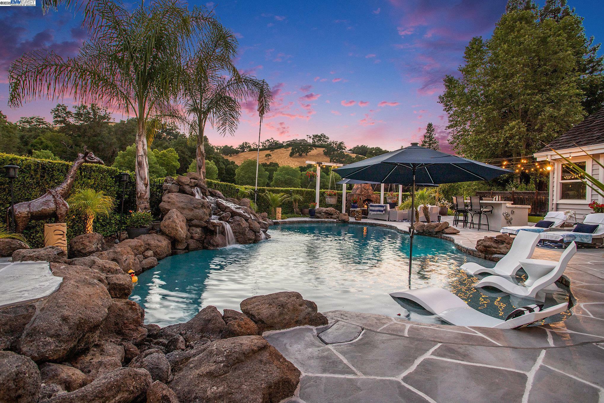 Property Photo:  91 Red Cypress Ct  CA 94506 