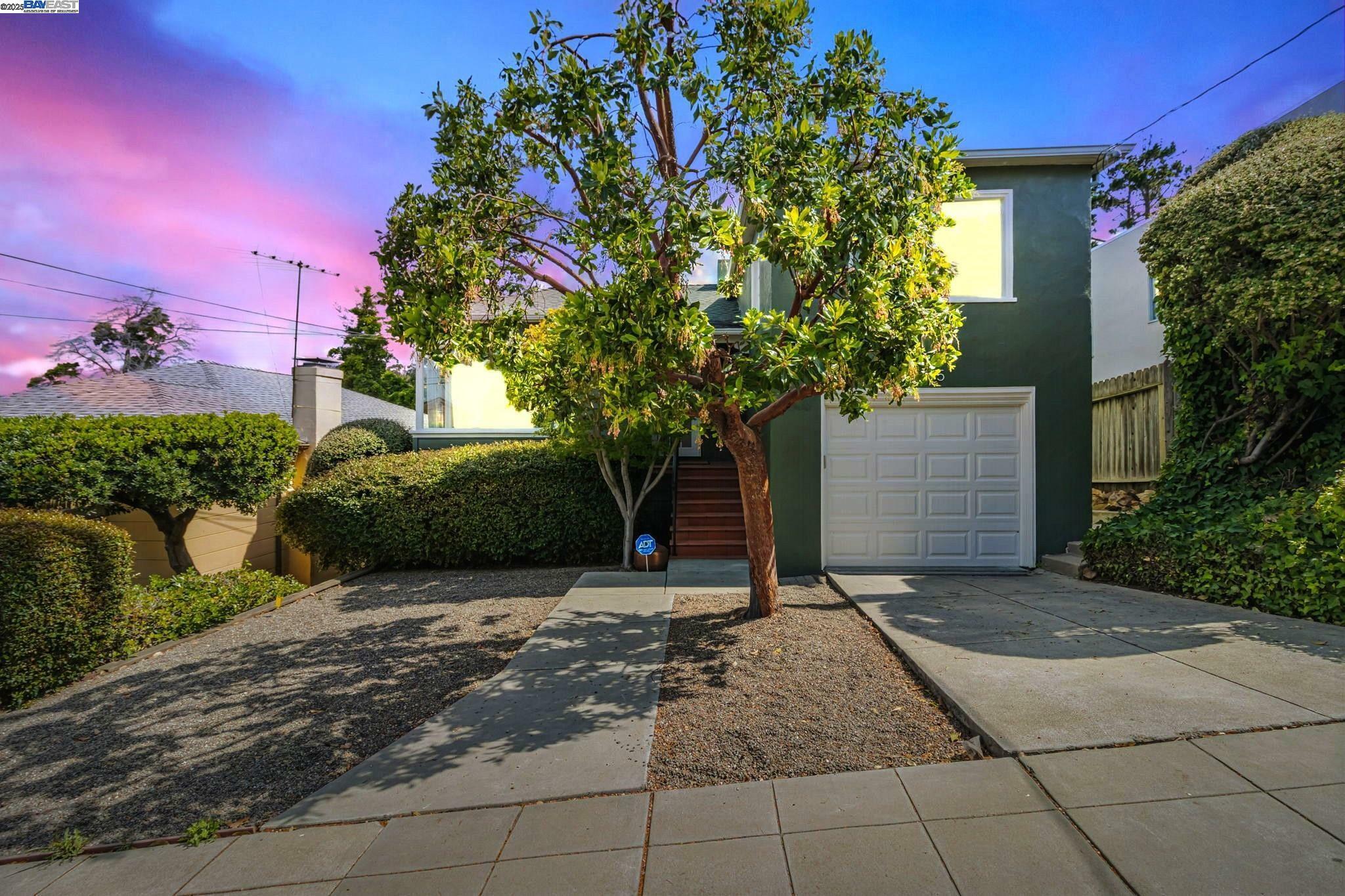 Property Photo:  3675 Delmont Ave  CA 94605 