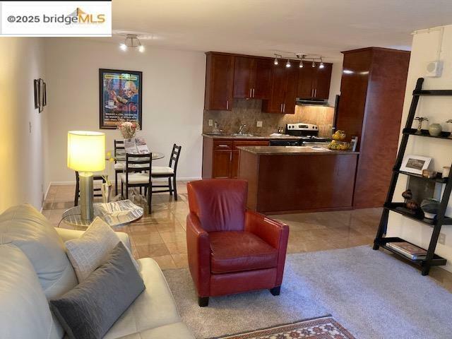 Property Photo: 375 Jayne Avenue 106 CA 94610