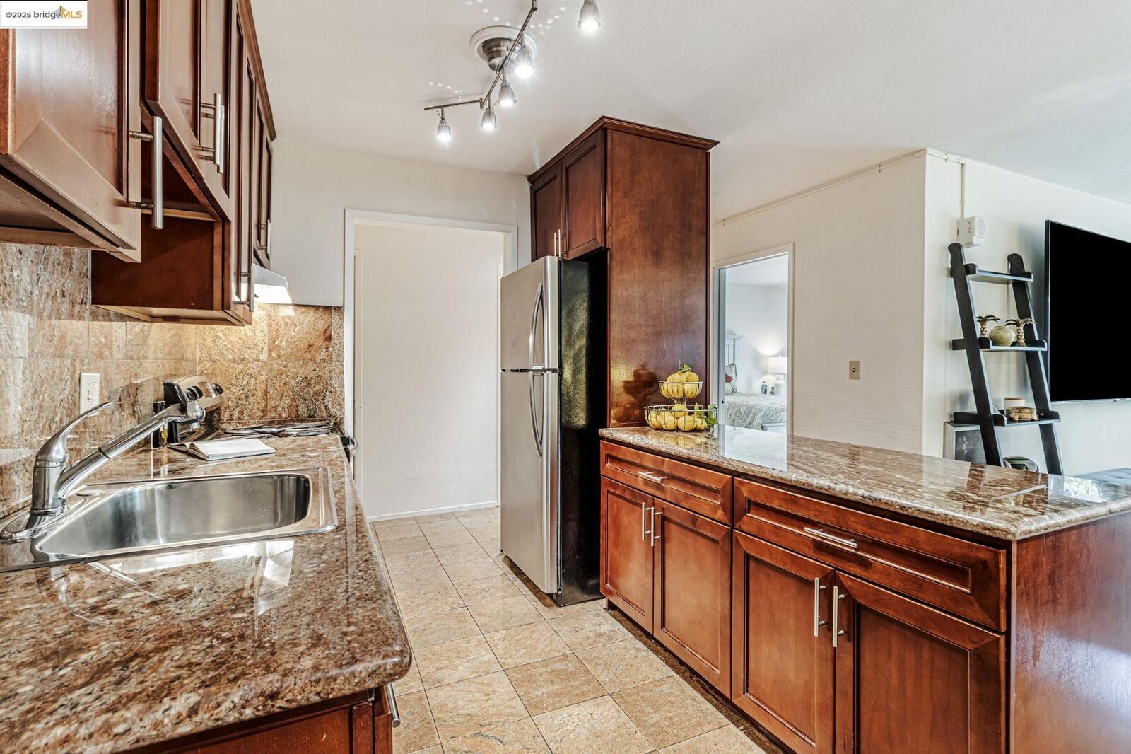 Property Photo:  375 Jayne Avenue 106  CA 94610 