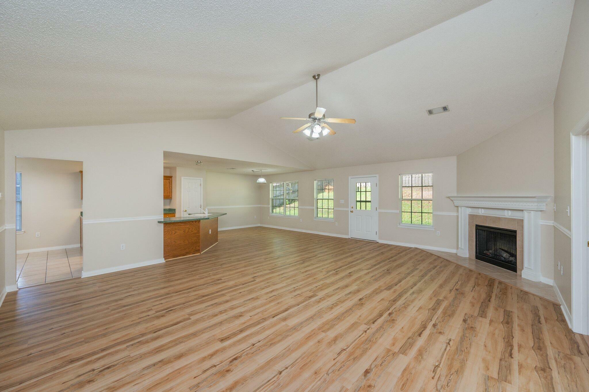 Property Photo: 407 Tobago Court FL 32536