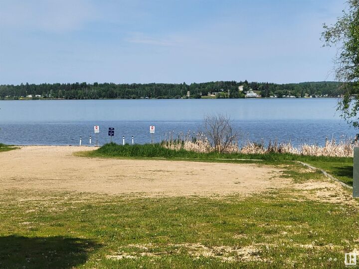 Property Photo: 4 Poppy Place AB T0E 1H0