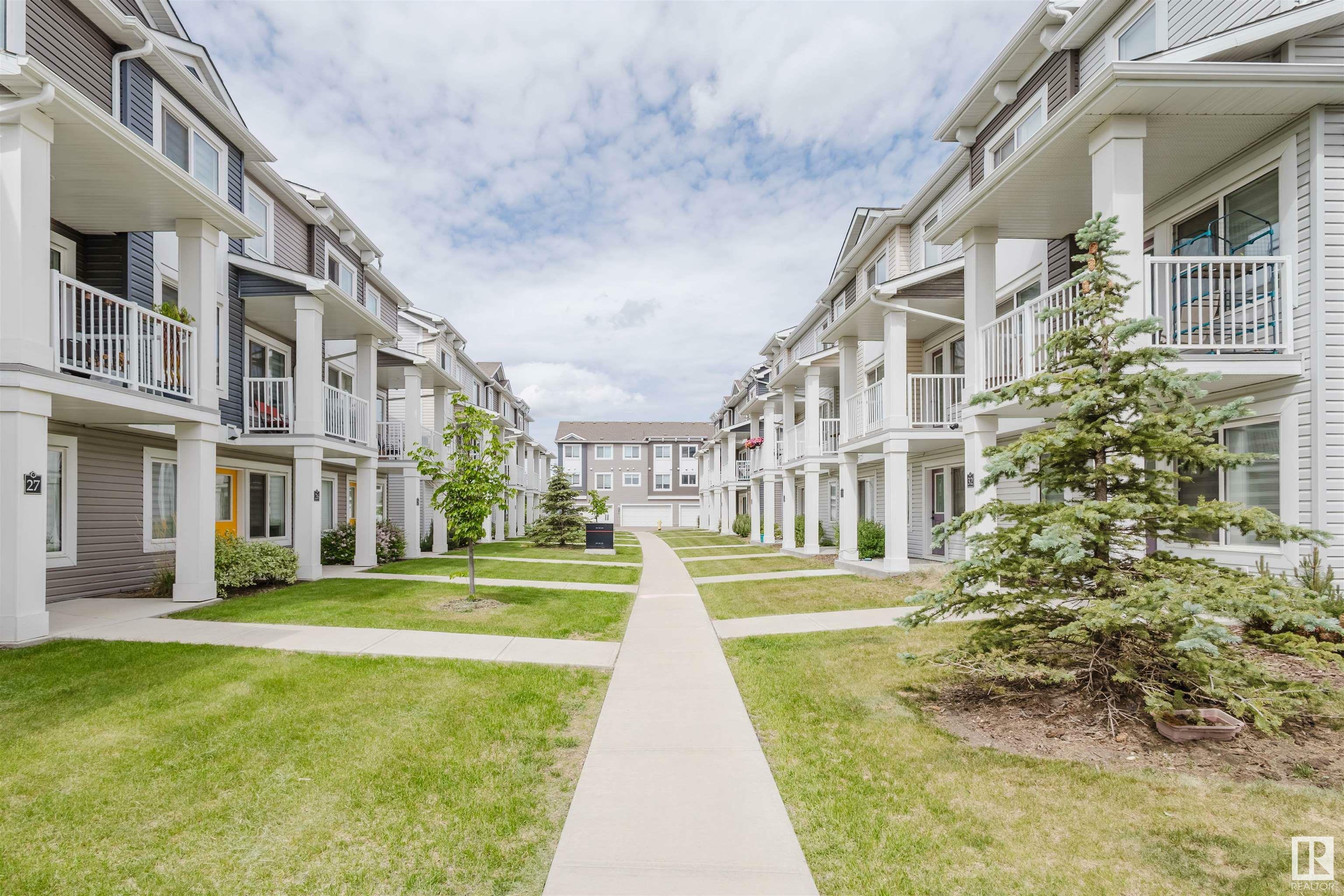 Photo de la propriété: 330 Bulyea Road NW 33 AB T6R 0W8
