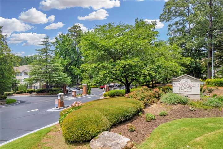 Property Photo: 1250 Parkwood Circle SE 1213 GA 30339