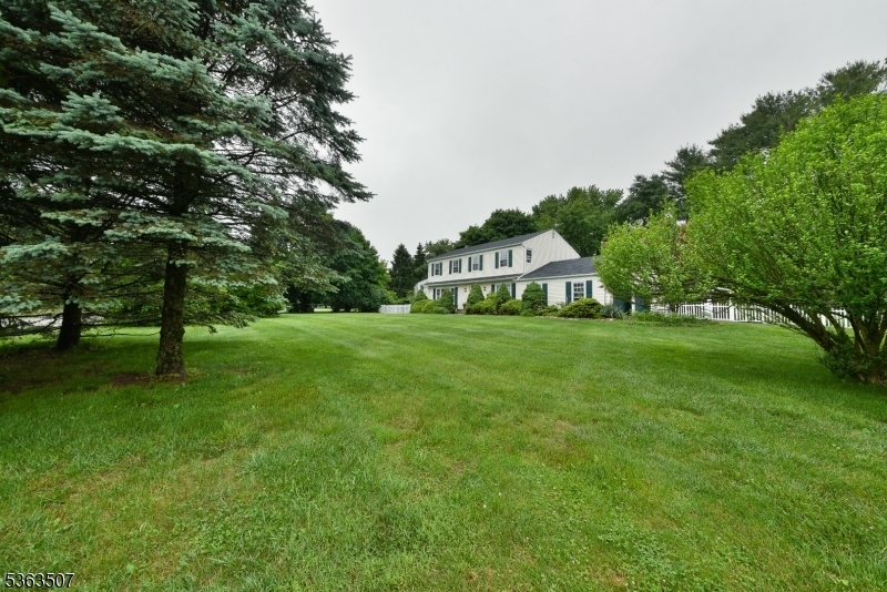 Property Photo: 37 Flintlock Dr NJ 07853