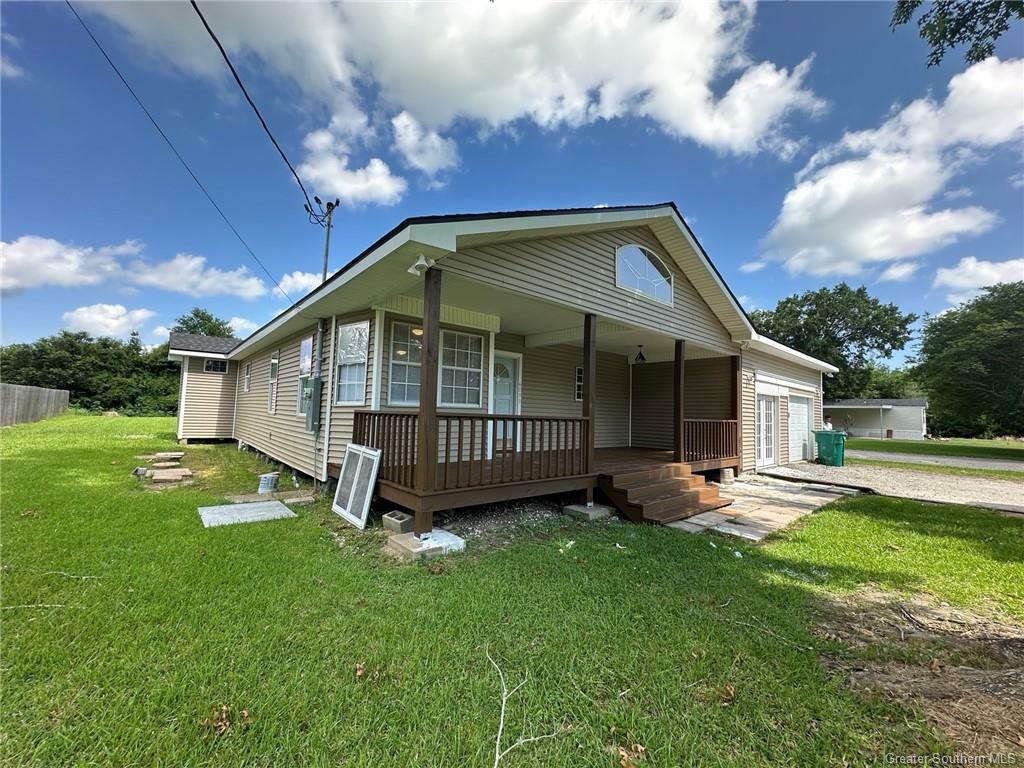 Property Photo: 6033 Perry Lane LA 70605