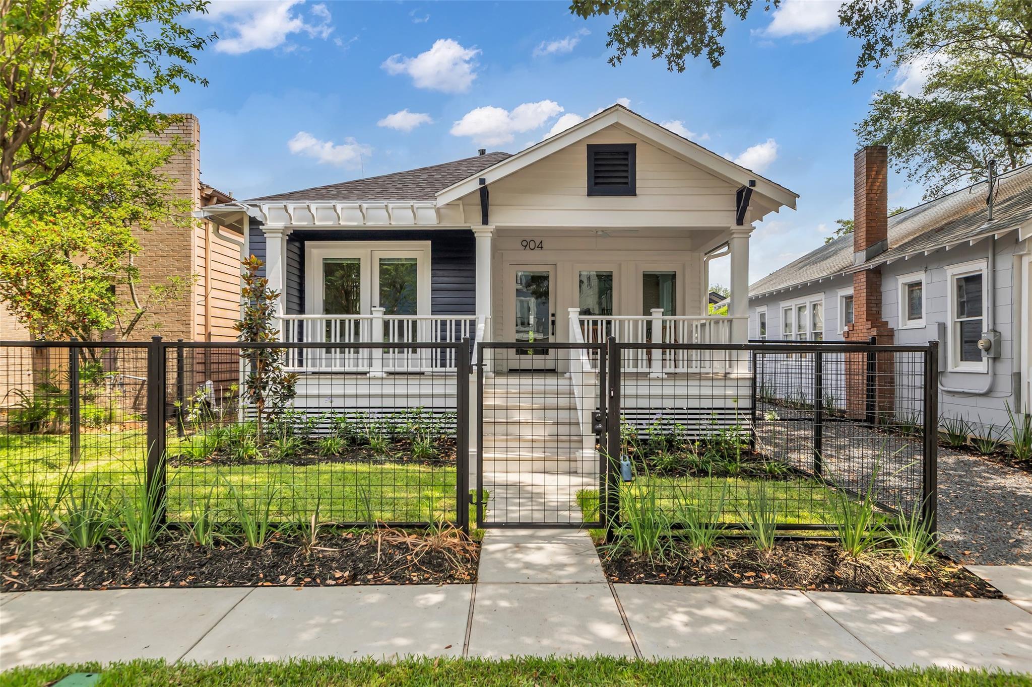 904 Willard Street  Houston TX 77006 photo