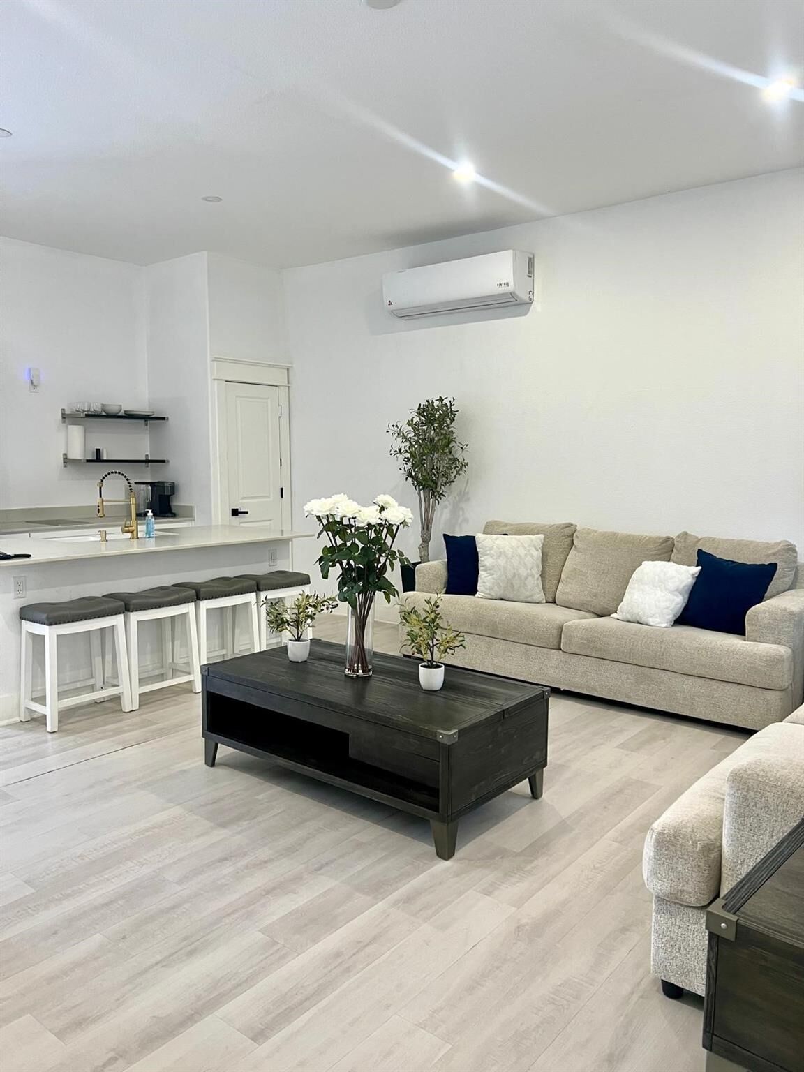 Property Photo: 203 S Lockwood Drive TX 77011