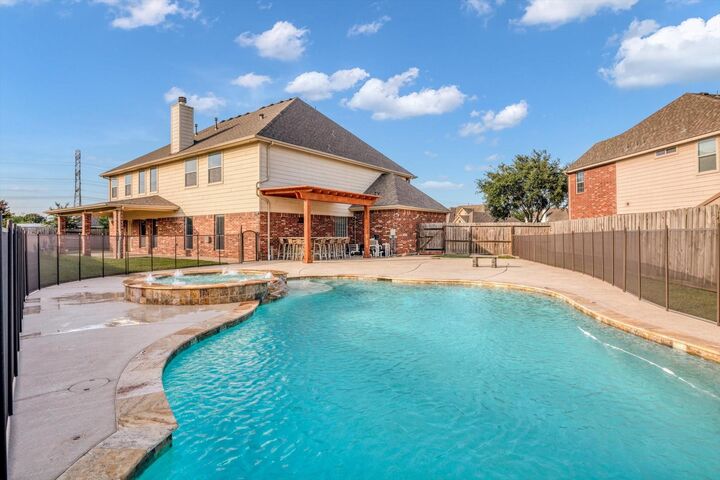 Property Photo: 2402 Leslie Lane TX 77536