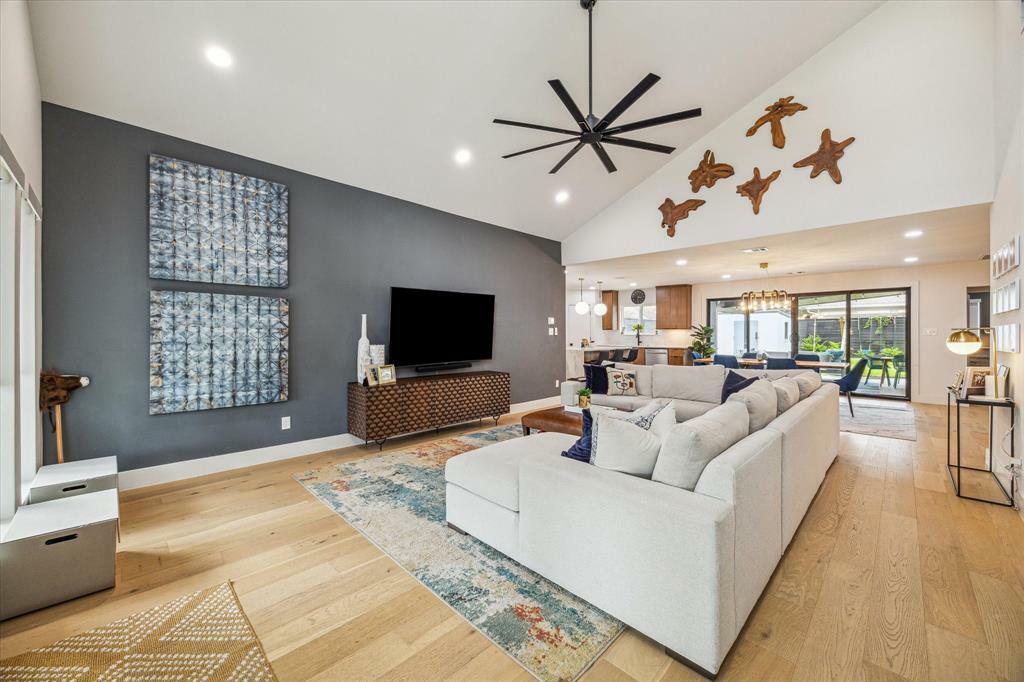 Property Photo: 1506 Du Barry Lane TX 77018