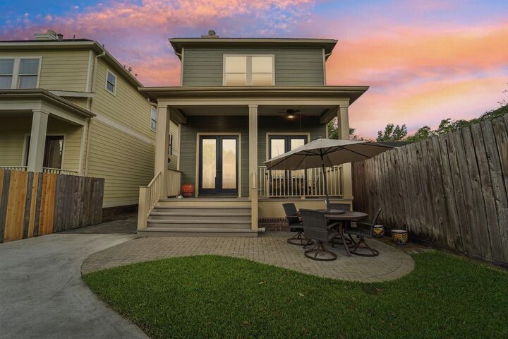 Property Photo: 121 E 22nd Street TX 77008