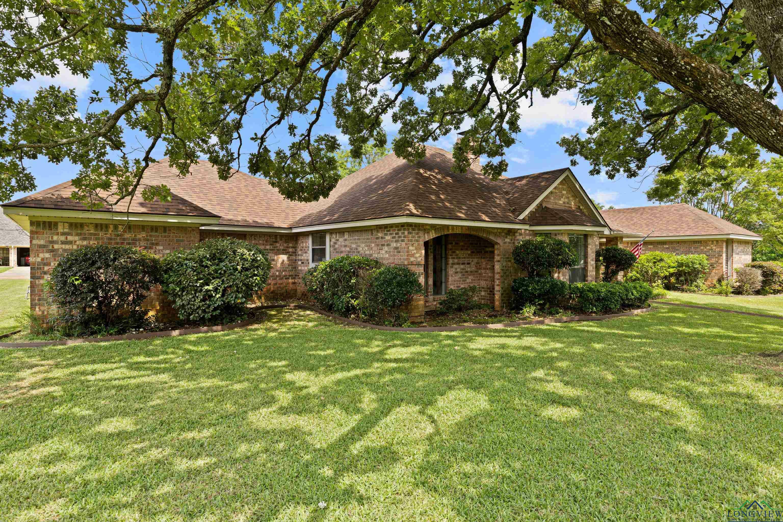 Property Photo: 1307 Spring Tree Ln TX 75662