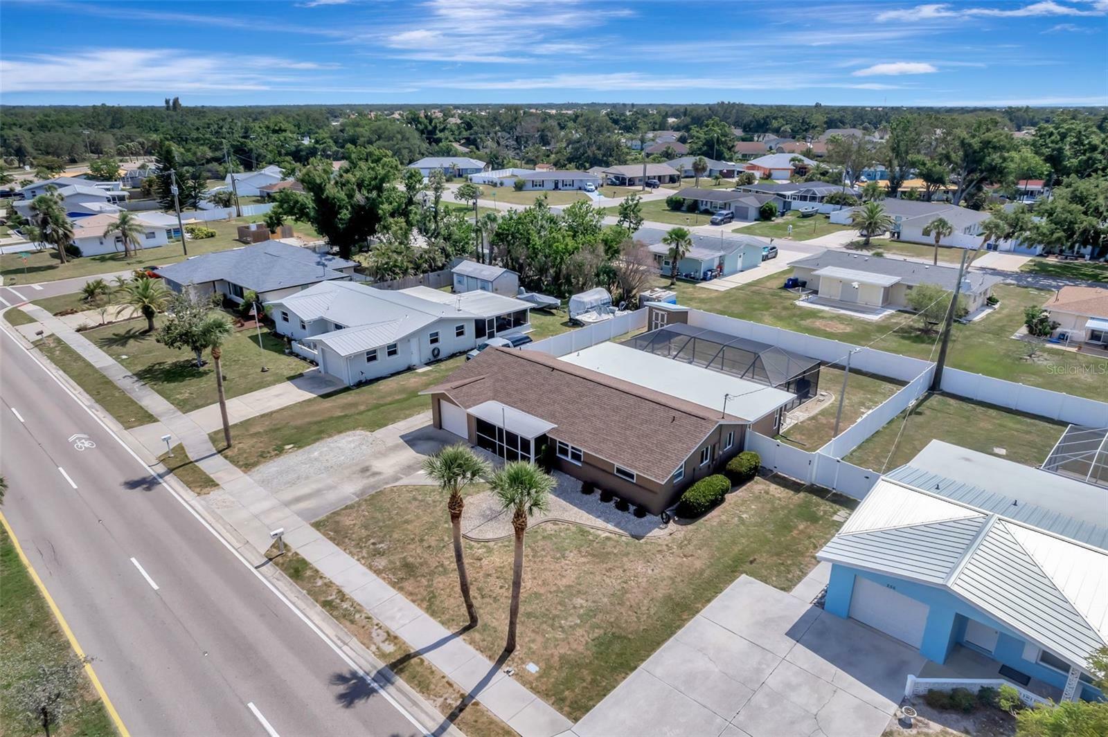 Property Photo: 260 Venice East Boulevard FL 34293