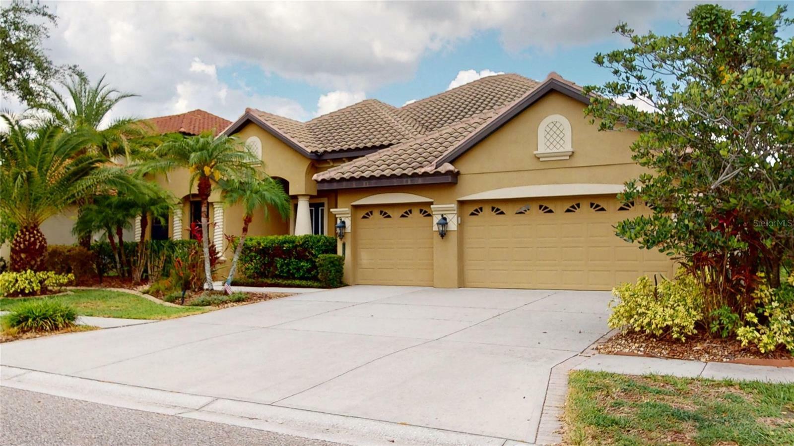 Property Photo: 20023 Pergola Bend Lane FL 33647