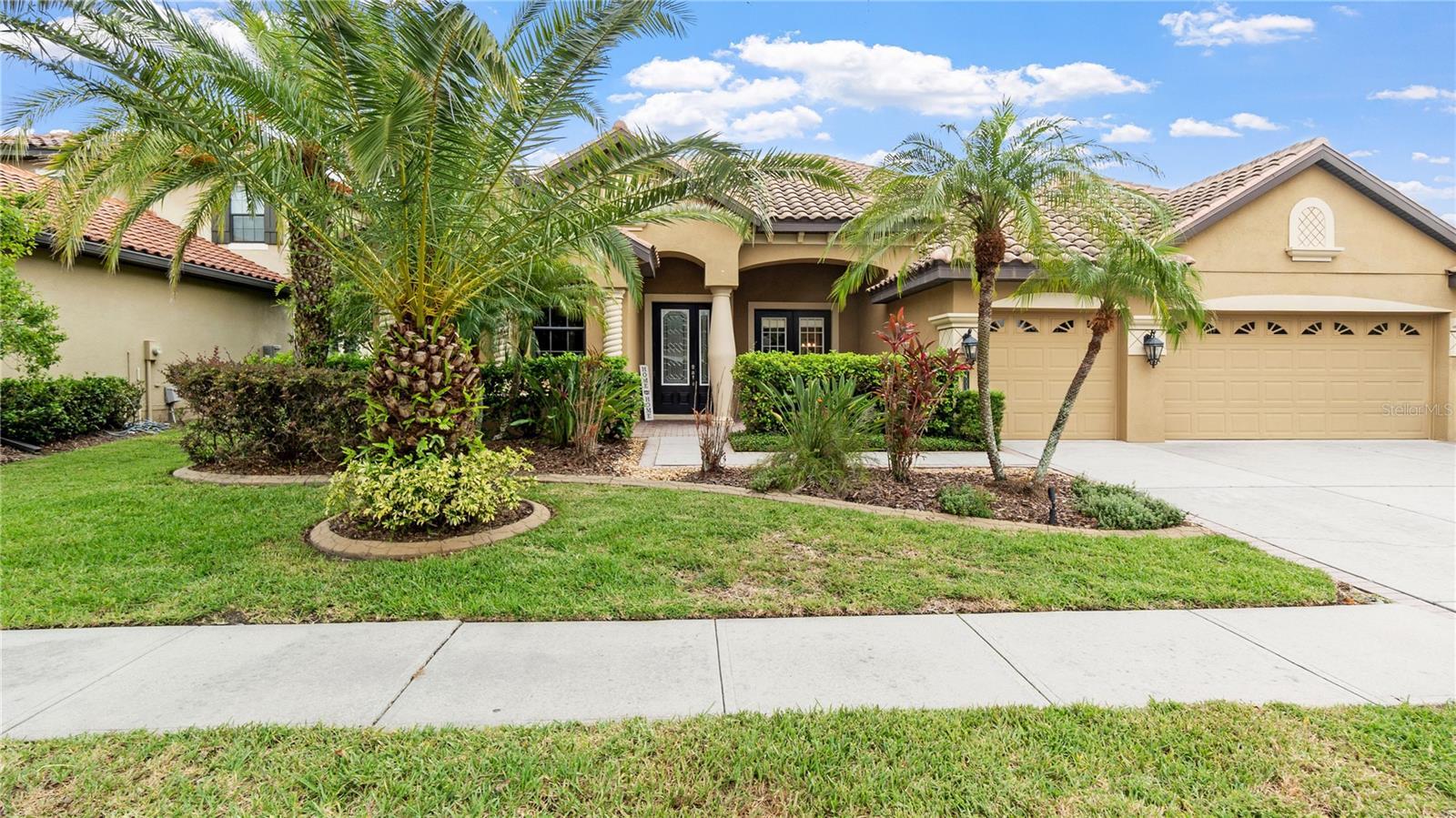Property Photo: 20023 Pergola Bend Lane FL 33647