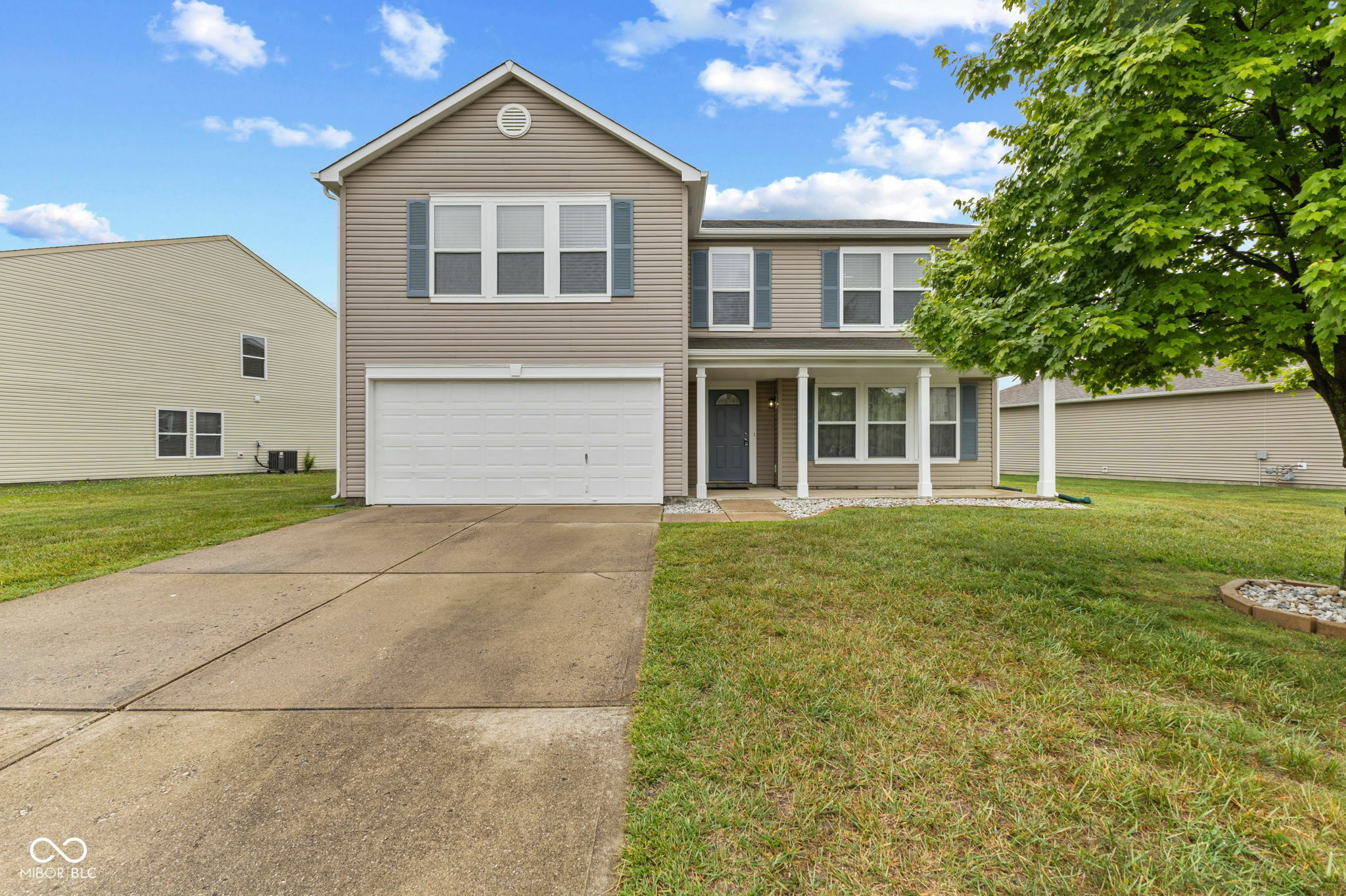 Property Photo: 5637 Woodland Trace Boulevard IN 46237