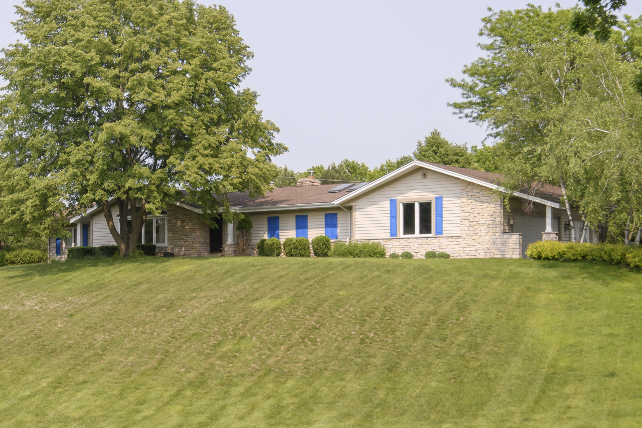 Property Photo: W338s4370 Drumlin Dr WI 53118