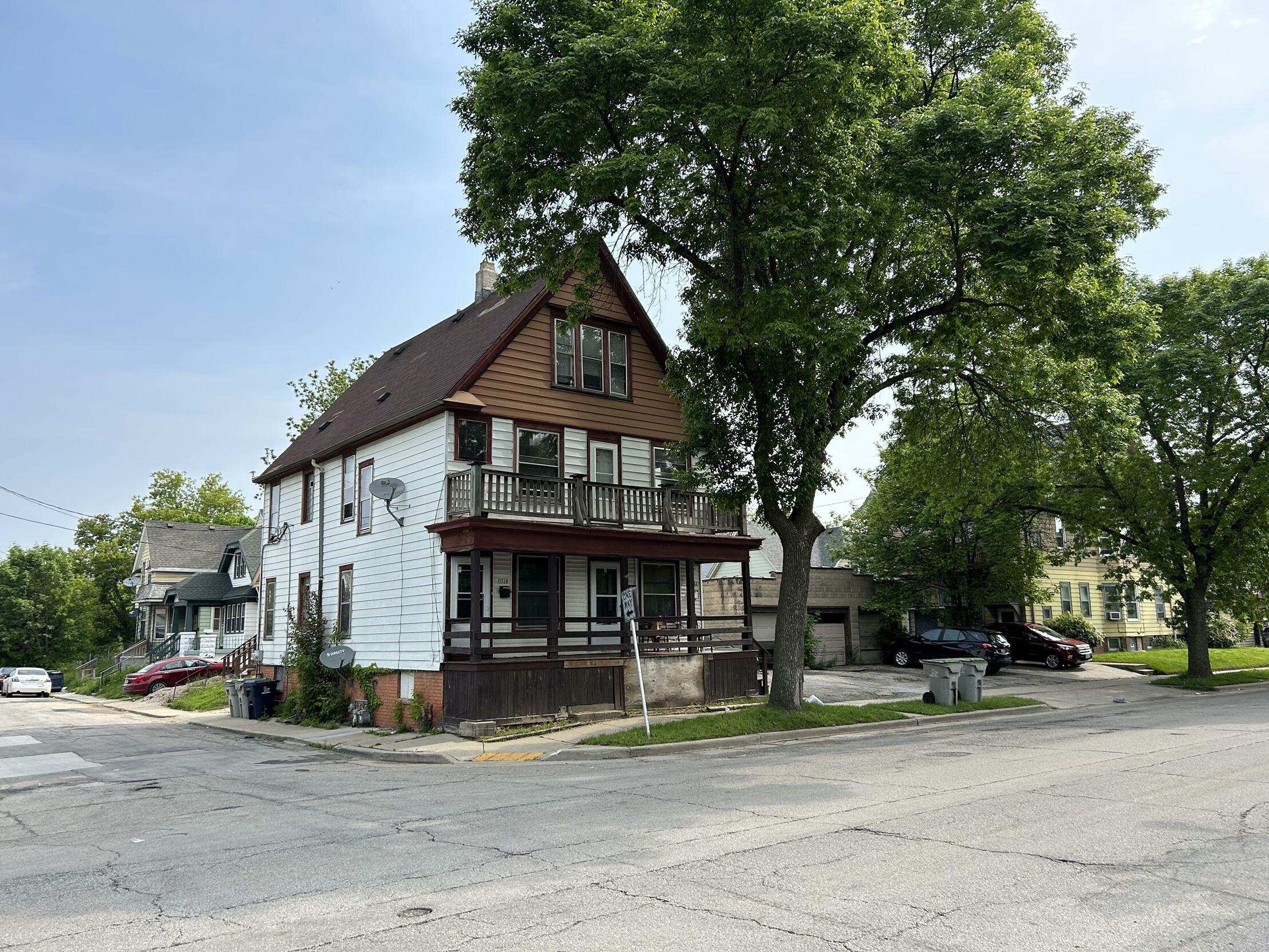 Property Photo: 1218 W Locust St WI 53206