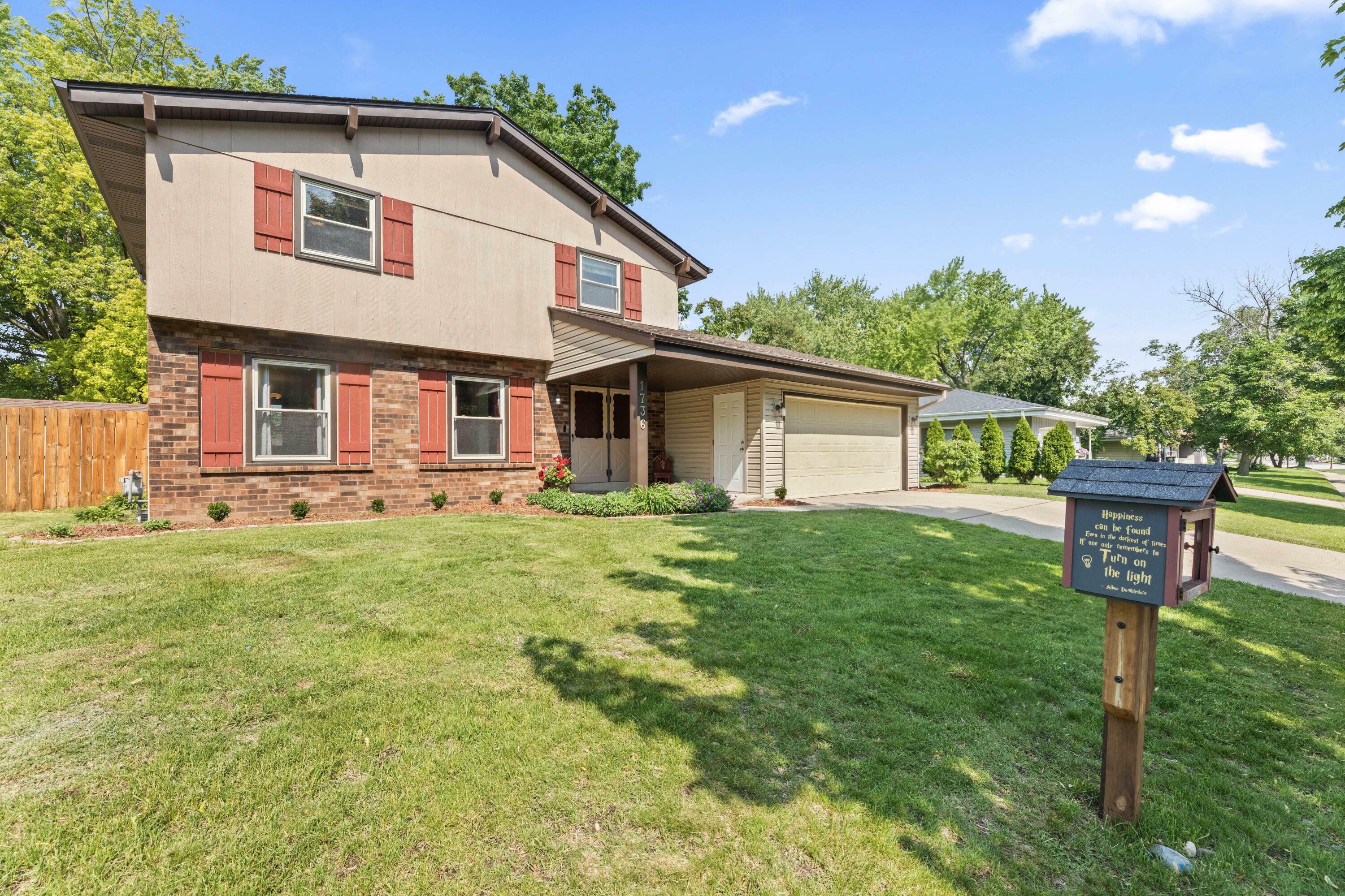 Property Photo: 1736 Cottonwood Dr WI 53189