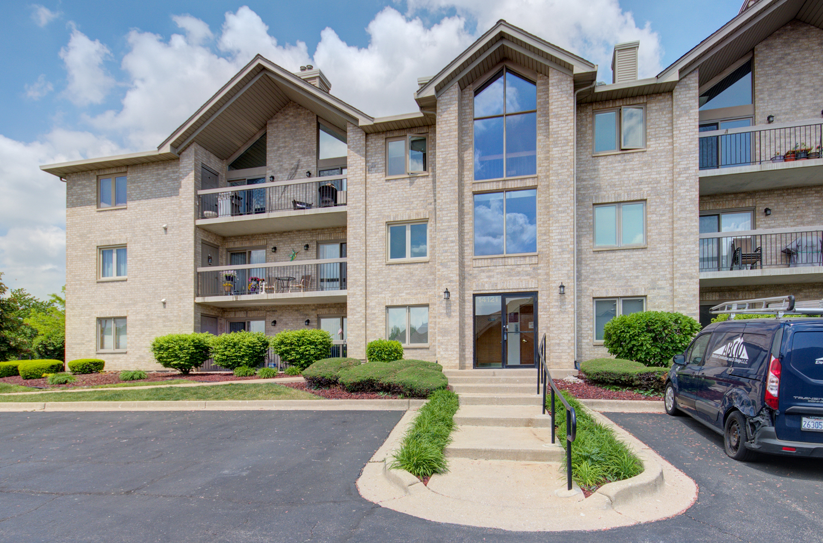 Property Photo: 14121 Norwich Lane 301 IL 60467