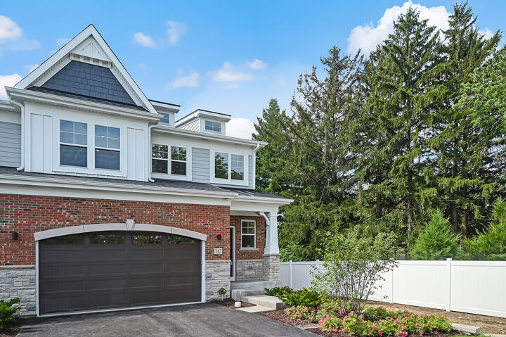 Property Photo:  129 Harding Court  IL 60137 